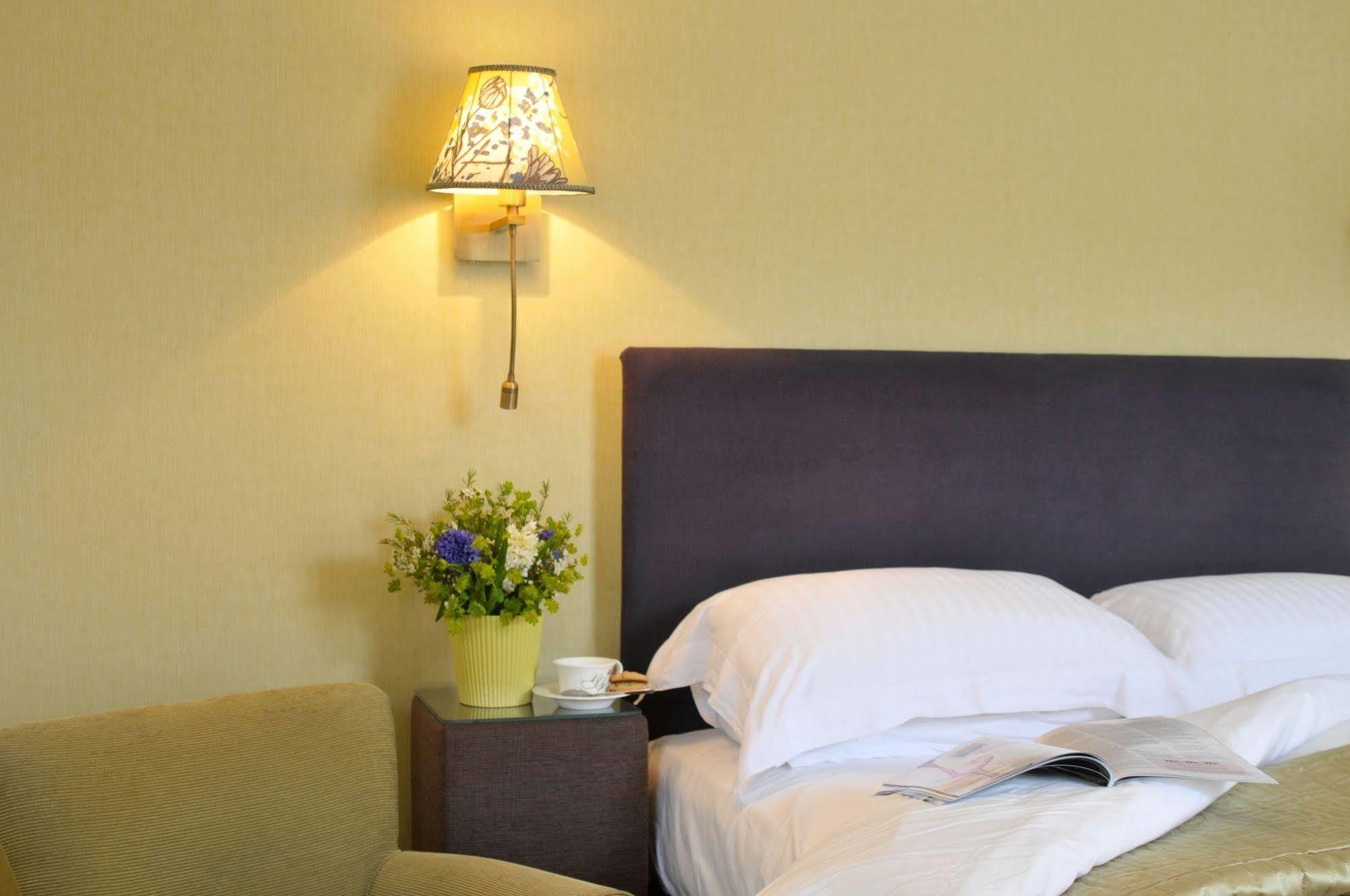 Host & Stay - The Raven Hotel Мач-Венлок Екстер'єр фото